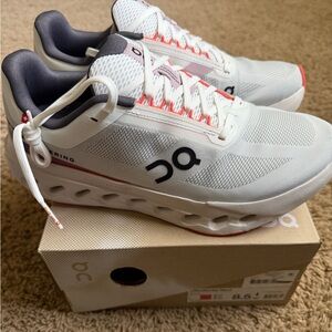 Women’s On Cloudsurfer Next in Size 8.5